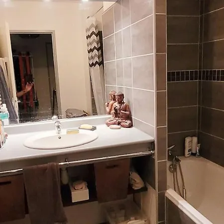 Entrez Dans Mon Calme, Lumineux Et Modeste Temple