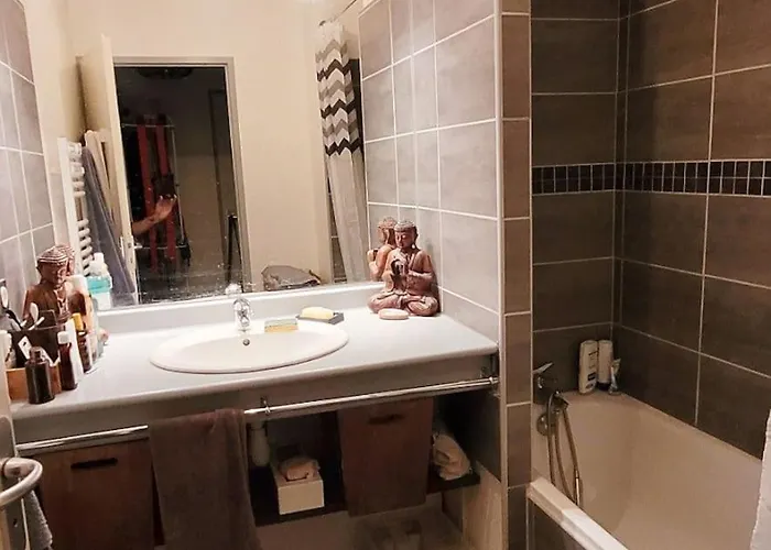 Entrez Dans Mon Calme, Lumineux Et Modeste Temple